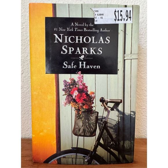 Safe Haven Nicholas Sparks adult fiction book suspense romantic thriller - Picture 1 of 4
